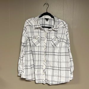 Torrid gray and white plaid button down shirt size 1